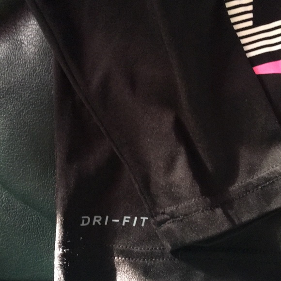 Kids Size 7 Hurley long sleeve tshirt - Picture 3 of 4